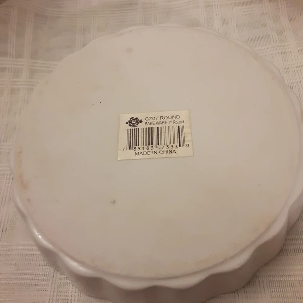 Bake Ware Dish w/Fluted Edges 7